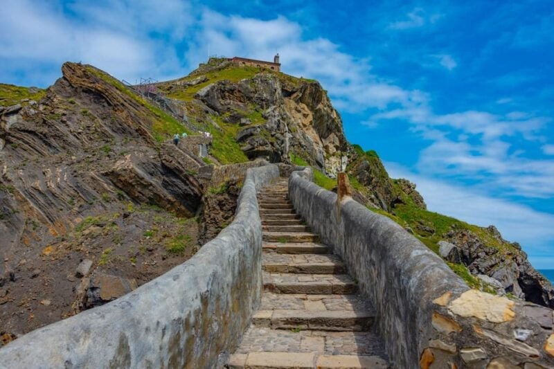 Bilbao: Gaztelugatxe, Bermeo, Mundaka, Gernika, & Wine Tour - Itinerary Highlights