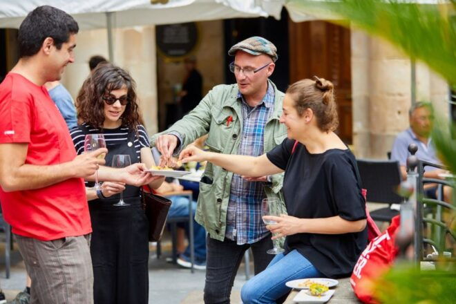 Bilbao: Pintxos and Wine Tasting Tour With Local Guide - Exploring Bilbaos Gastronomy Through Pintxos