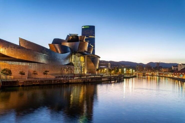 Bilbao : Private Custom Walking Tour With a Local Guide - Tour Experience