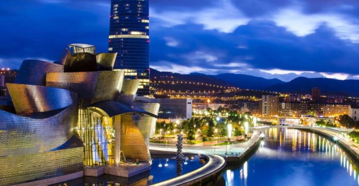 Bilbao: Private Night Walking Tour - Tour Overview