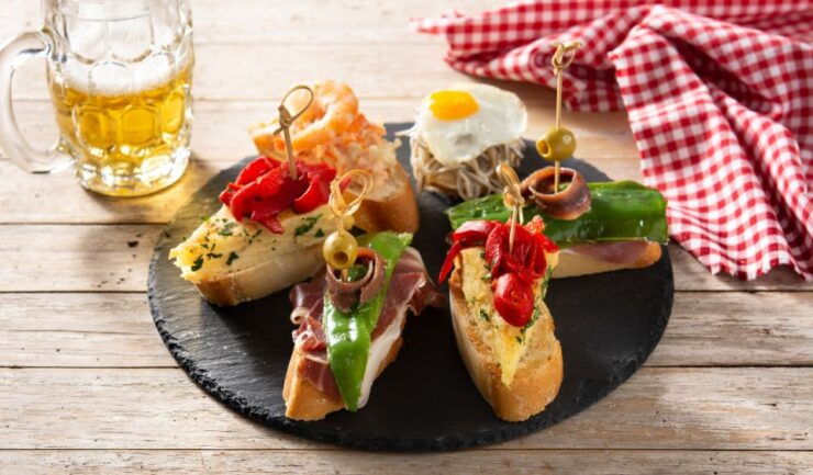 Bilbao Private Walking Tour: History, Guggenheim, Pintxos - Bilbaos Historic Casco Viejo