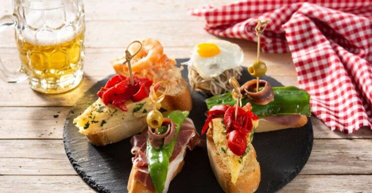 Bilbao Private Walking Tour: History, Guggenheim, Pintxos - Guggenheim Museum Iconic Architecture