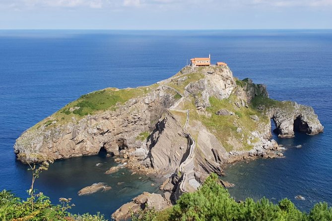 Bilbao,Guggenheim and Gaztelugatxe Small Group Tour, Lunch Included - Pricing and Group Size