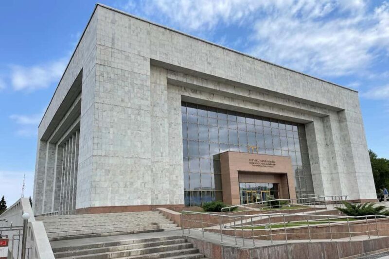 Bishkek: Hidden Gems, Landmarks & Culture Walking Tour - What Sets This Tour Apart