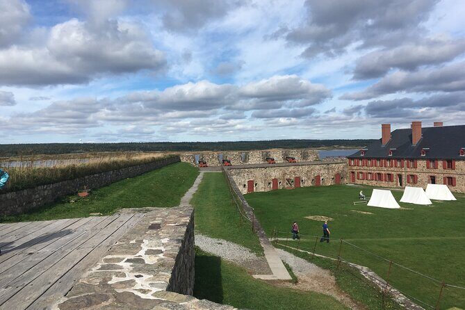 Black Wood Tours: Fortress of Louisbourg Tour - The Iconic Louisbourg Lighthouse
