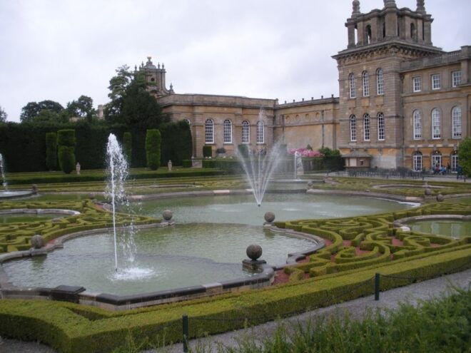 Blenheim Palace in a Day Private Tour With Admission - Multimedia Audio Guides