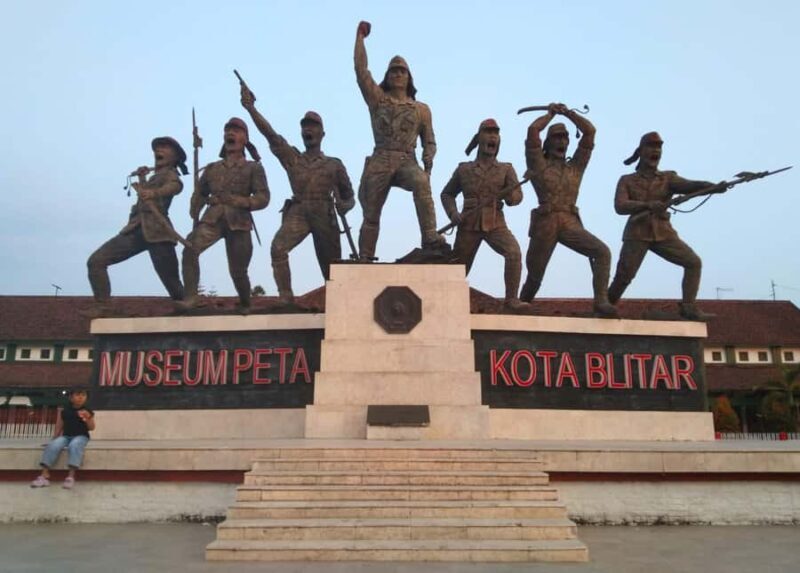 Blitar: Guided City Tour with Cycling and Toy Painting - Practical Details: What You Should Know  