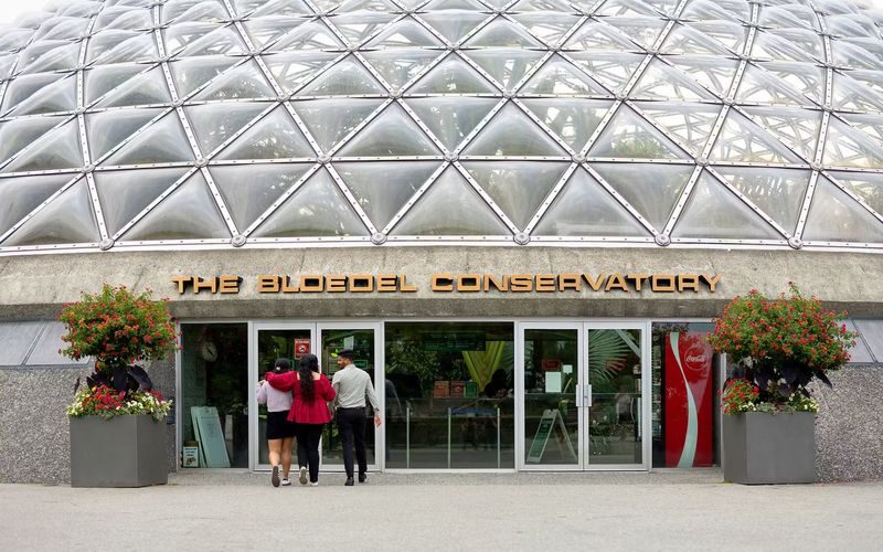 Bloedel Conservatory ticket in Vancouver - A tropical pause in the middle of Vancouver