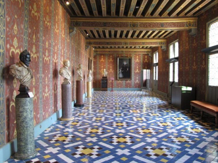 Blois: Private Tour of Blois Castle With Entry Tickets - Experience