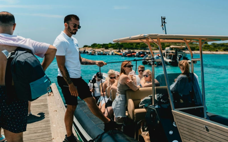 Blue Cave, Vis & Hvar Full-Day Speedboat Island Tour - What the guides add when plans change
