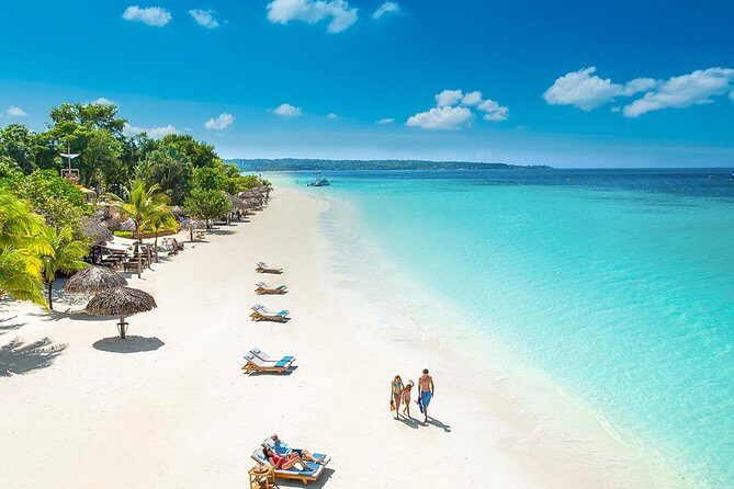 Blue Hole Mineral Spring, Ricks Cafe, 7 Mile Beach and Shopping Private Tour - Final Thoughts: Is This Tour Right for You?