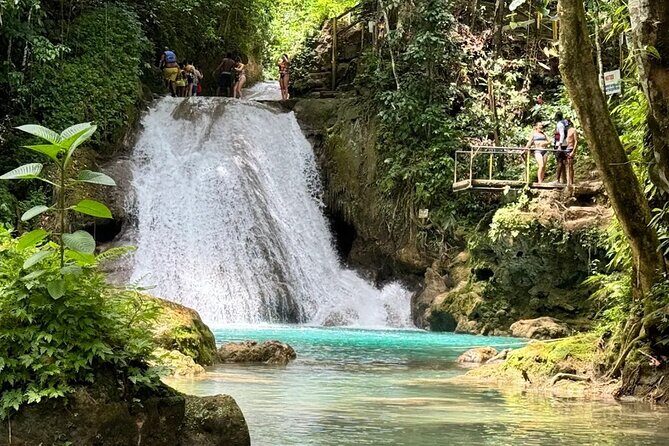 Blue Hole, Sightseeing and Shopping from Ocho Rios - Shopping Stop: Local Flavors and Souvenirs
