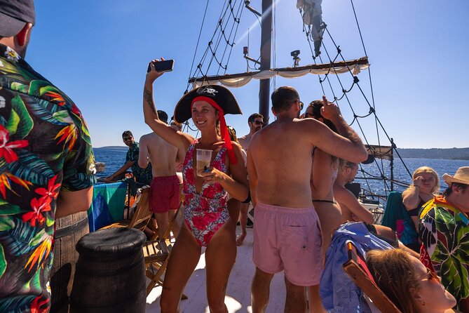 Blue Lagoon Boat Tour With Underwater Museum and Lunch Included - Boarding Information