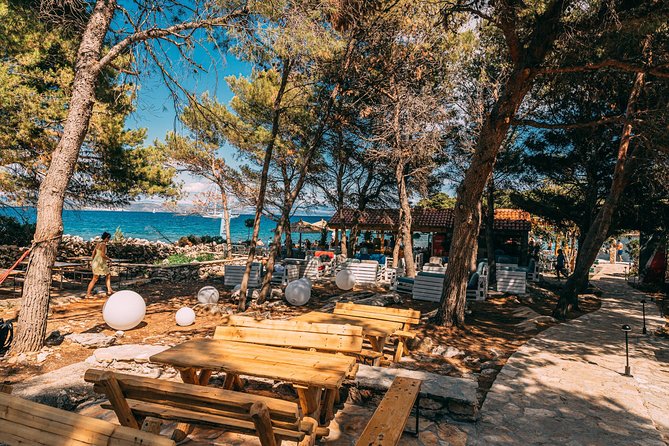 Blue Lagoon Private Tour From Trogir - LUNCH in the RESTAURANT INCLUDED - Alcoholic Beverages
