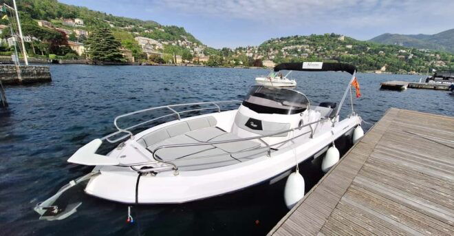 Blue Lake - 4 H Boat Tour: Balbianello Island Bellagio - Boat Features and Amenities