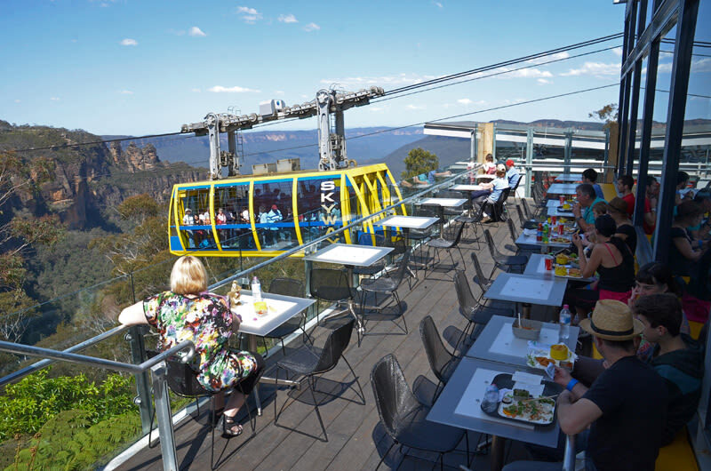 Blue Mountains Day Tour with Chinese Speaking Guide - Lunch and Leura: a pleasant town stop with a clock attached