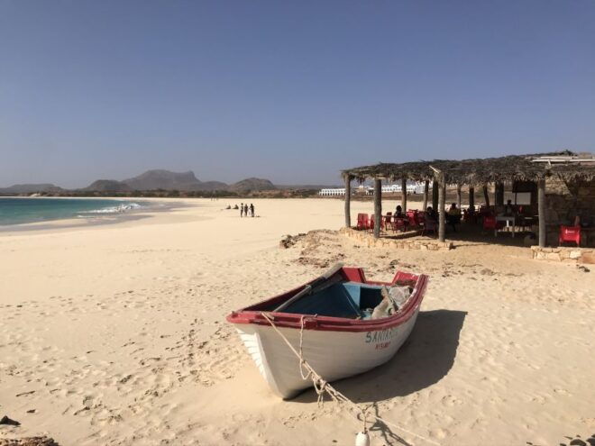 Boa Vista: Lobster Lunch at Santa Monica Beach - Language Options