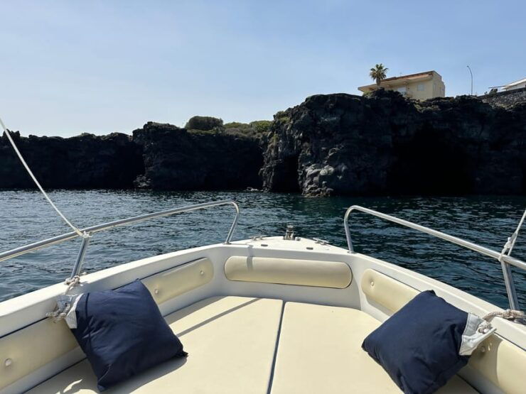 BOAT EXCURSION BETWEEN OGNINA AND ACITREZZA WITH APERITIF - Good To Know