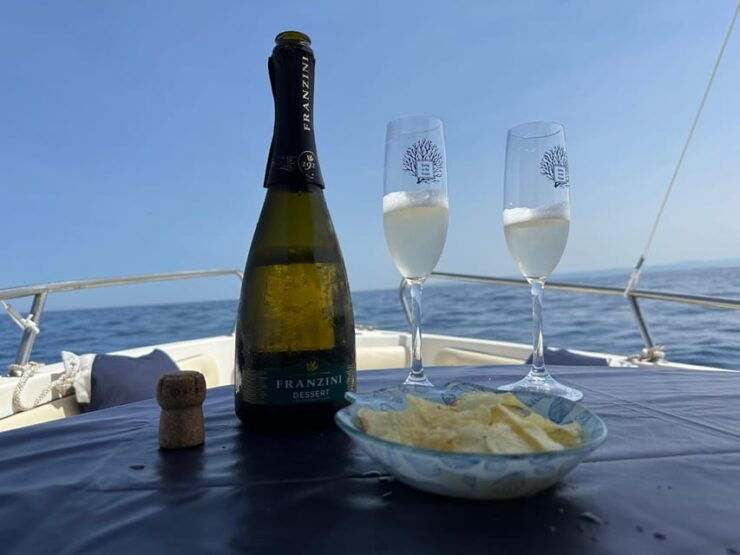 BOAT EXCURSION BETWEEN OGNINA AND ACITREZZA WITH APERITIF - Itinerary Breakdown