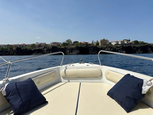 BOAT EXCURSION BETWEEN OGNINA AND ACITREZZA WITH APERITIF - Local Attractions to Explore