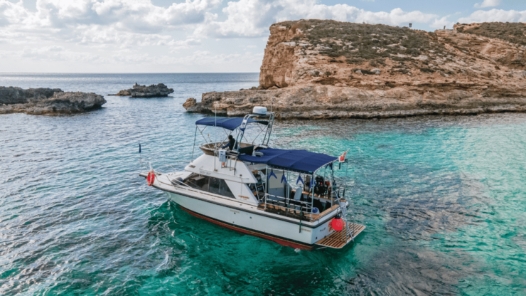 Boat for Scuba Divers: Dive Trip Around Comino Island - Diving Locations