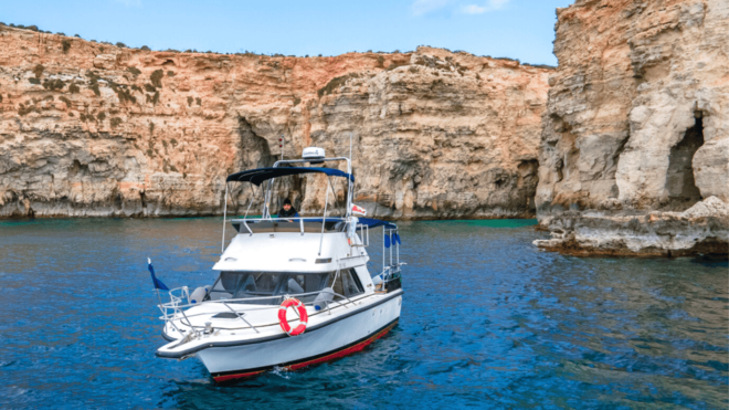Boat for Scuba Divers: Dive Trip Around Comino Island - Inclusions
