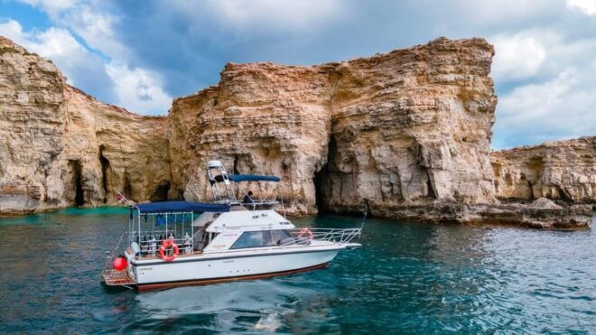 Boat for Scuba Divers: Um El Faroud & Ghar Lapsi - Preparing for the Dive Excursion