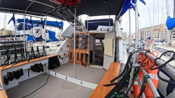 Boat for Scuba Divers: Um El Faroud & Ghar Lapsi - Specialized Equipment and Support