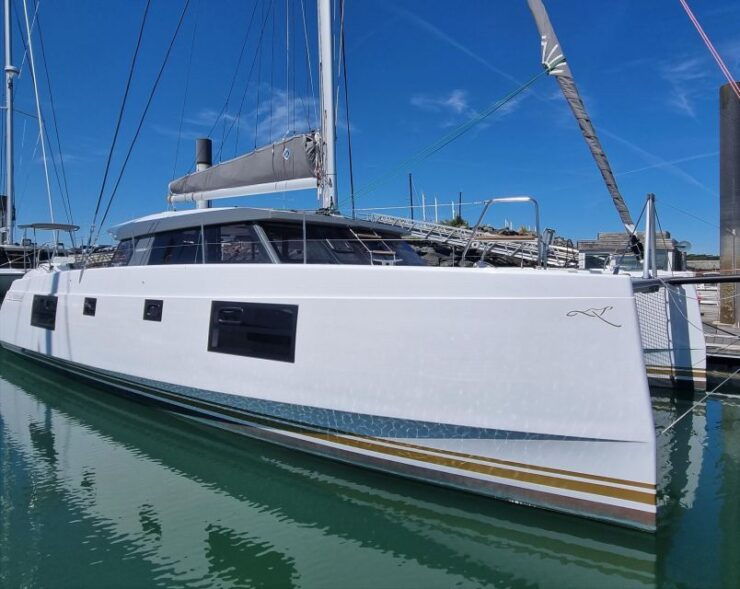 Boat in Algarve - Luxury Catamaran - Lagos - Languages and Itinerary