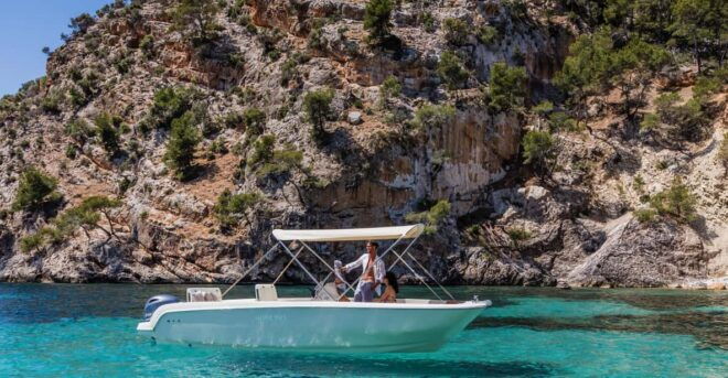 Boat Invictus FX190 - Amenities Provided