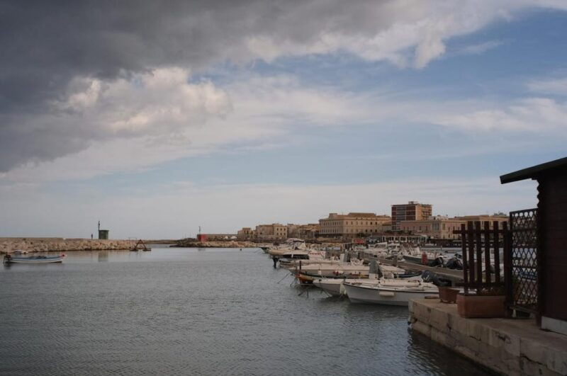 Boat rental 40 hp in Syracuse - Authentic Experiences and Hidden Gems  