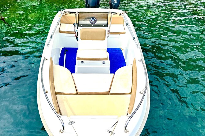 Boat Rental in Santorini - Exploring the Stunning Coastline