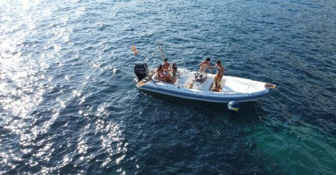 Boat Rental With License - Included Services