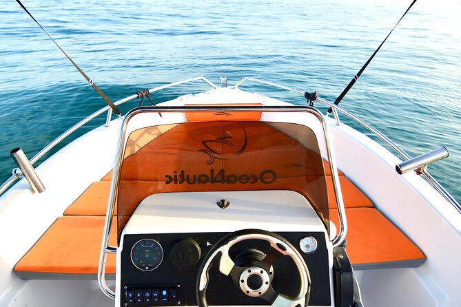 Boat Rental Without License in Malaga - Safety Equipment and Expectations