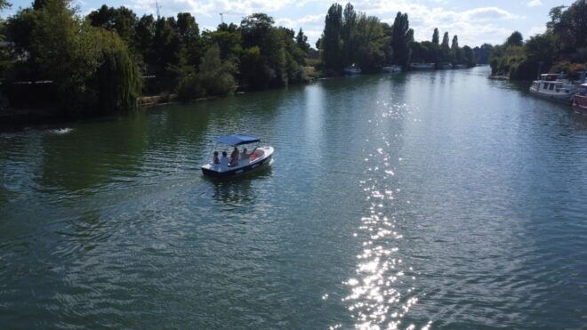 Boat Rental Without License on the Seine - Boat Description and Features