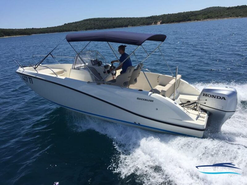 Boat Rental Without License - Enjoying the Boat Features