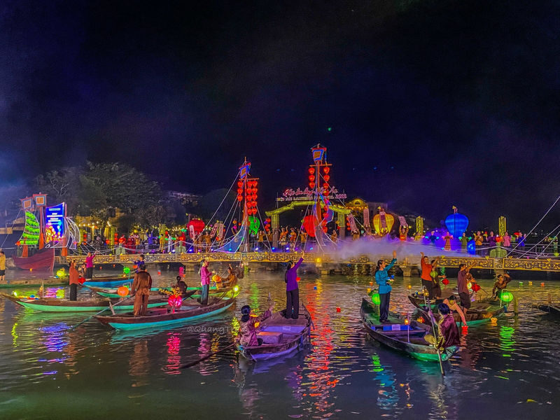 Boat Ride Ticket and Release Lantern at Hoai river in Hoi An - How to Make the Most of the Evening