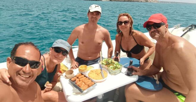 Boat Snorkeling Tour With Drinks and Snacks - Snorkeling Experience