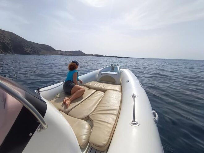 Boat Snorkeling Tour With Drinks and Snacks - Expert Guidance