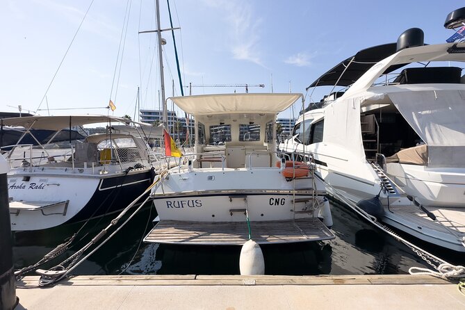 Boat Tour for 2 Hours in Barcelona - Group Size and Pricing