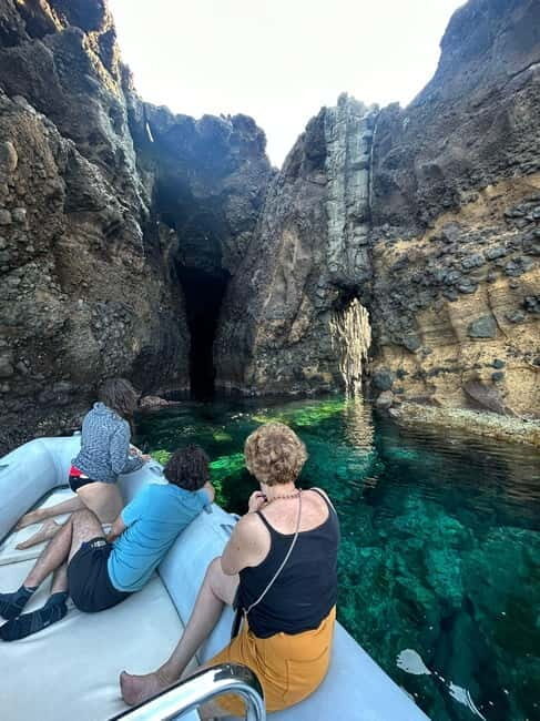Boat Tour: Island hopping by dinghy with cave visits and snorkeling - The Equipment and Guides