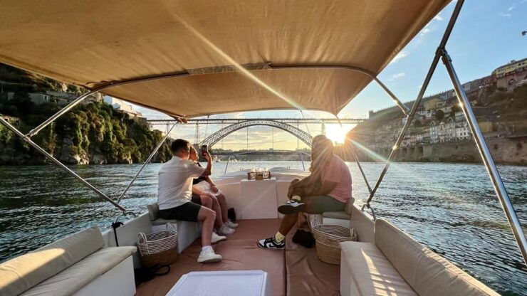 Boat Tour of 6 Bridges on the Douro With Port Wine Tasting - Itinerary Highlights