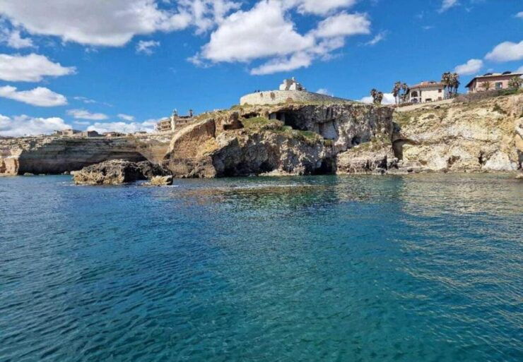 Boat Tour of the Island of Ortigia and the Sea Caves - Tour Duration and Language Options