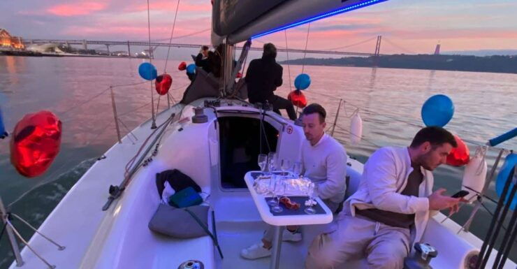 Boat Tour: Sailing in Lisbon Sunset With Local Guide W/Wine - Tour Duration and Availability