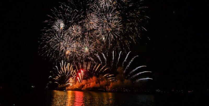 Boat Tour: Sailing into 2026 NYE in Lisbon 3H w/Champagne - Good To Know
