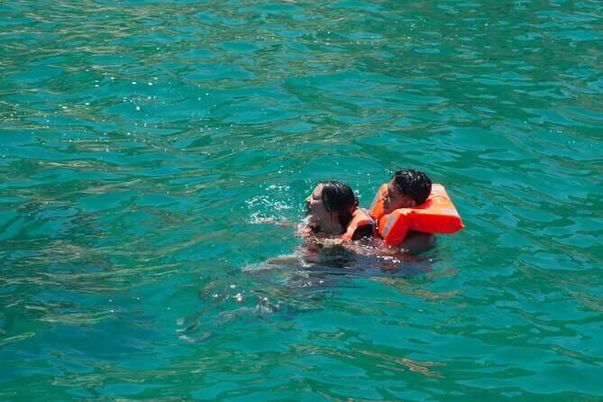 Boat Tour Snorkeling Tour with Guide, Drinks and Fruit - Good To Know