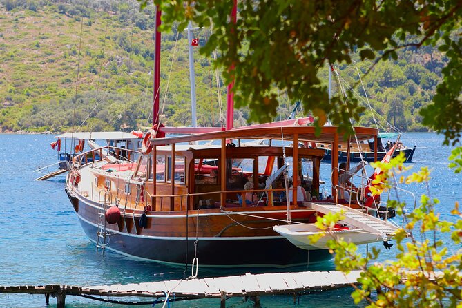 Boat Tour to Discover Paros - Antiparos - Despotiko - Delicious Onboard Dining