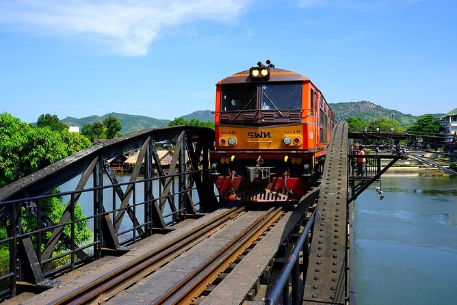 Boat Trip River Kwai and Erawan Falls Full Day Tour From Bangkok - Positive Review in French About the Tour Guide