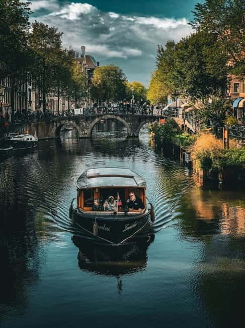 Boat trip through the canals of Amsterdam with Spanish guide - The Itinerary: What You’ll See and Experience