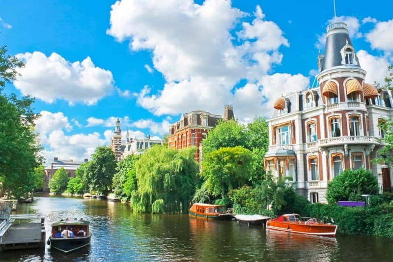 Boat trip through the canals of Amsterdam with Spanish guide - Practical Aspects and Value